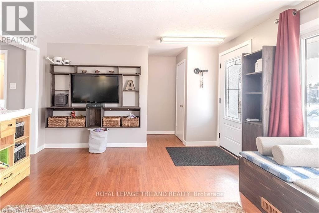 Single Family at 1441 PERTH Avenue, London East (East D), Ontario - Photo 4 - RE/MAX Garden City Realty