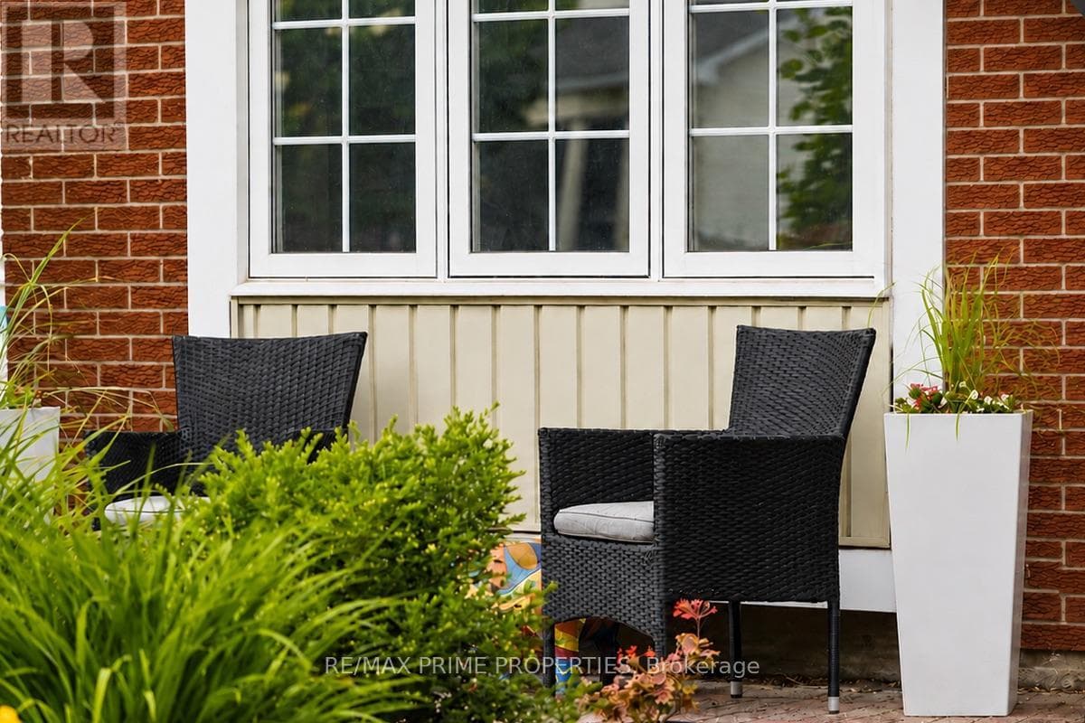 Single Family at 1009 Driftwood Crescent, Ottawa, Ontario - Photo 3 - RE/MAX Garden City Realty