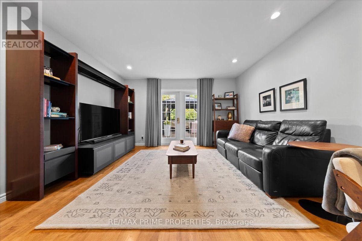 Single Family at 1009 Driftwood Crescent, Ottawa, Ontario - Photo 6 - RE/MAX Garden City Realty
