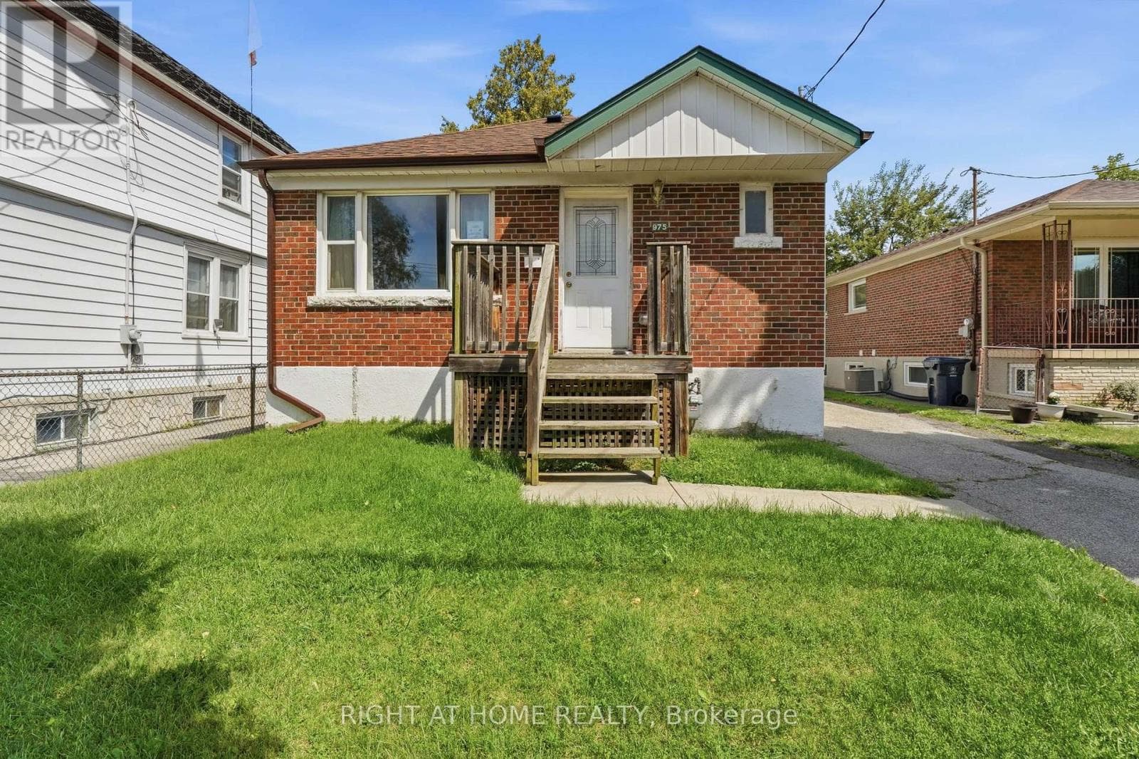 975 Victoria Park Avenue