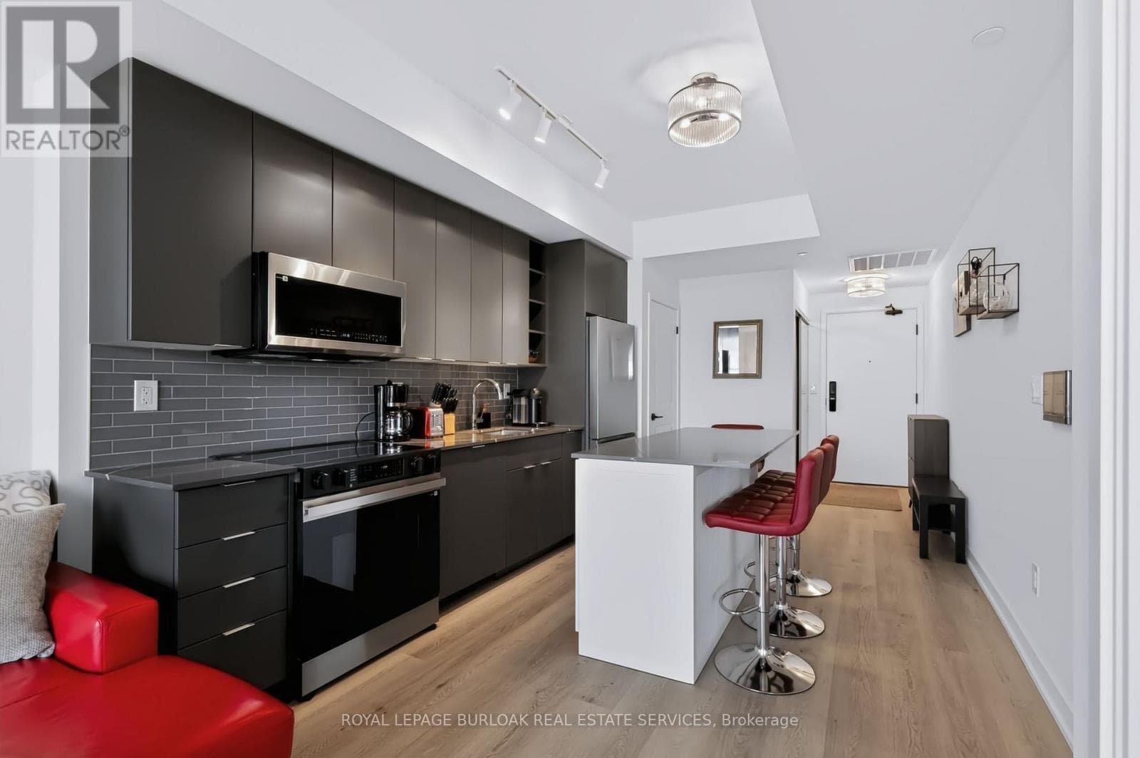 Single Family at 2110- 2075 Lakeshore Road, Burlington (Brant), Ontario - Photo 10 - RE/MAX Garden City Realty
