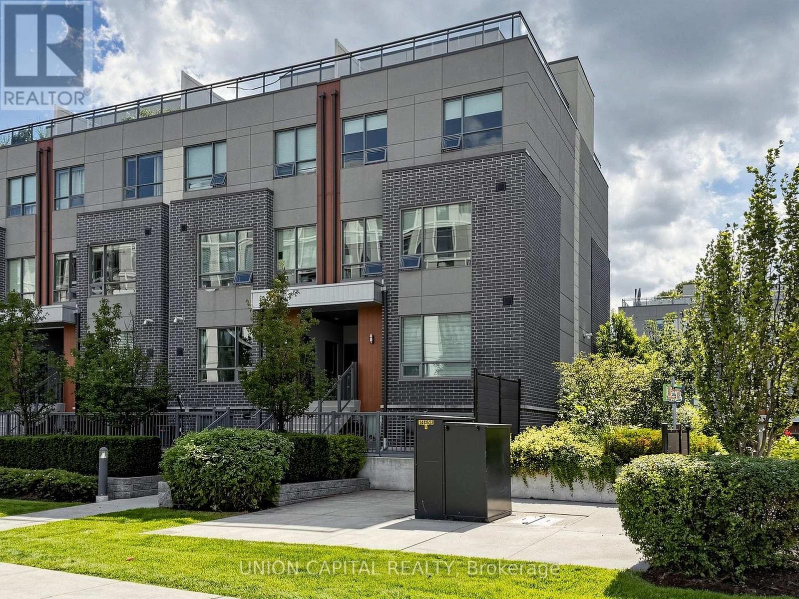 4- 1238 Cawthra Road