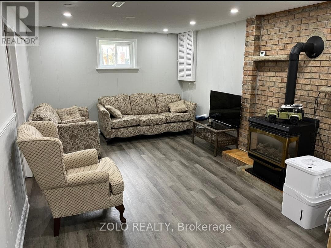 Single Family at 3402 Frobex Court, Mississauga (Erindale), Ontario - Photo 9 - RE/MAX Garden City Realty