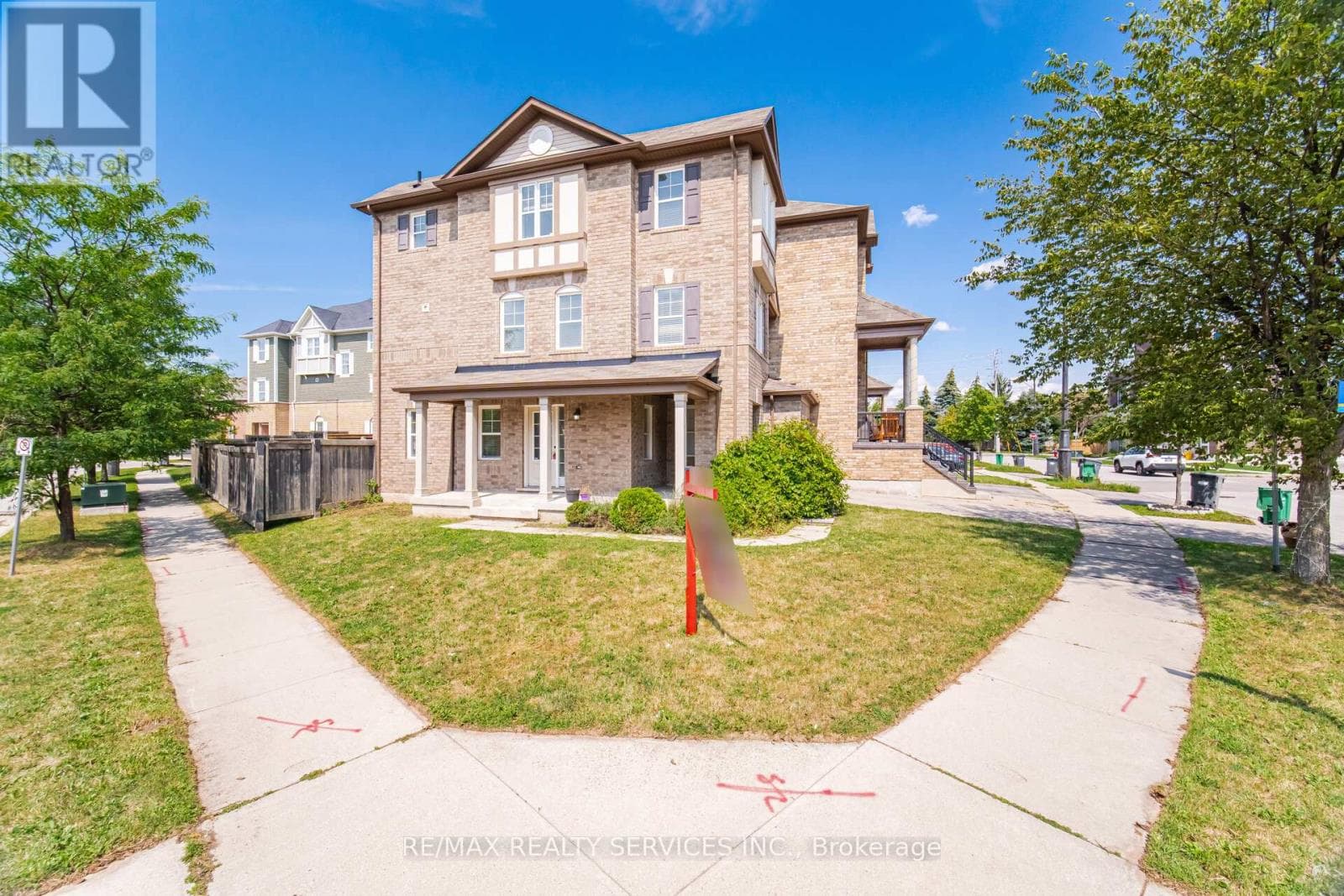 Single Family at 6 Viewforth Road, Brampton (Northwest Brampton), Ontario - Photo 3 - RE/MAX Garden City Realty