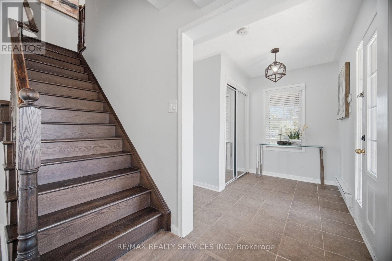 Single Family at 6 Viewforth Road, Brampton (Northwest Brampton), Ontario - Photo 9 - RE/MAX Garden City Realty