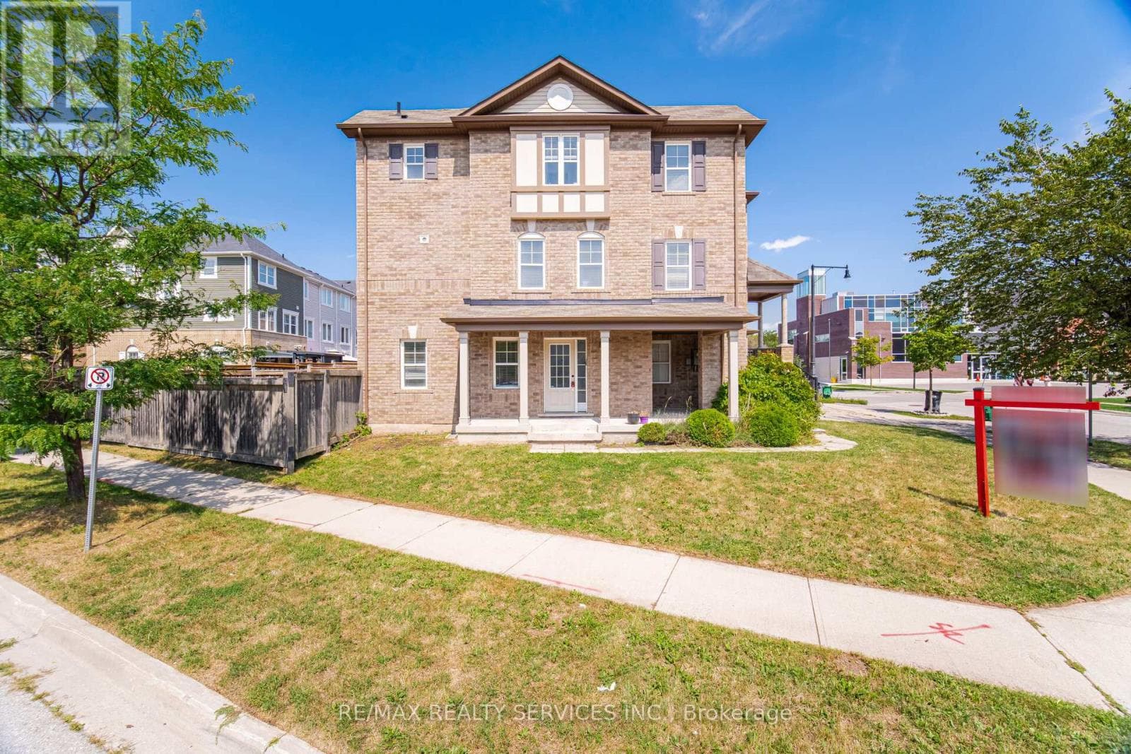 Single Family at 6 Viewforth Road, Brampton (Northwest Brampton), Ontario - Photo 4 - RE/MAX Garden City Realty