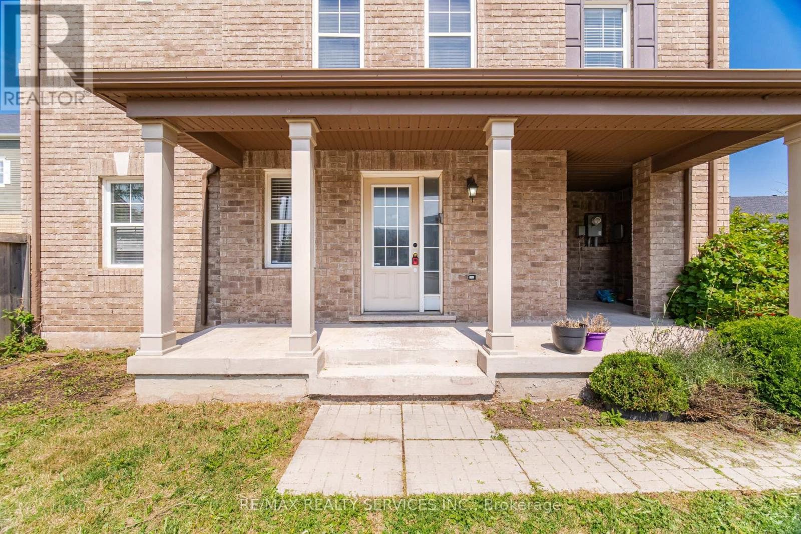 Single Family at 6 Viewforth Road, Brampton (Northwest Brampton), Ontario - Photo 5 - RE/MAX Garden City Realty