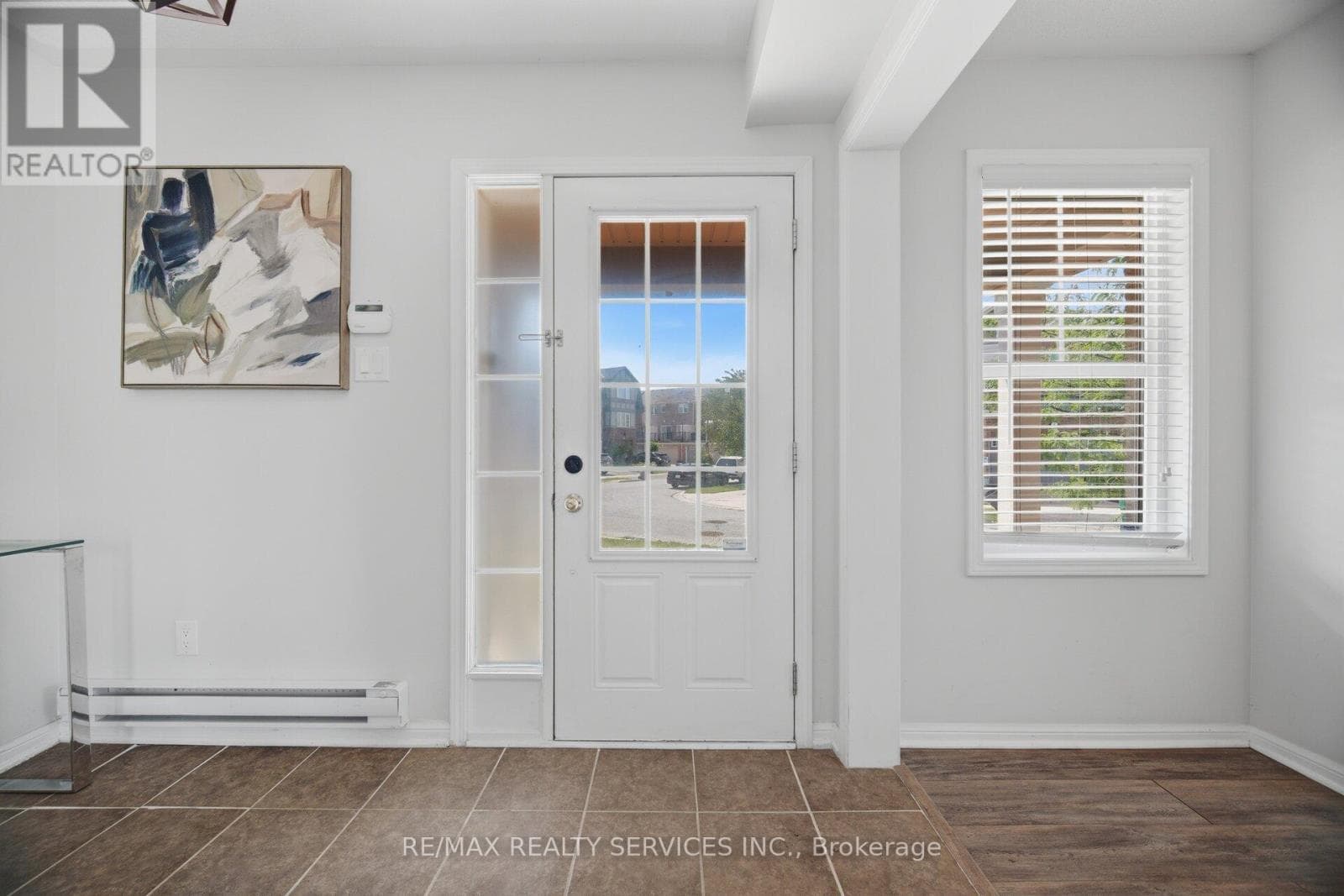 Single Family at 6 Viewforth Road, Brampton (Northwest Brampton), Ontario - Photo 6 - RE/MAX Garden City Realty