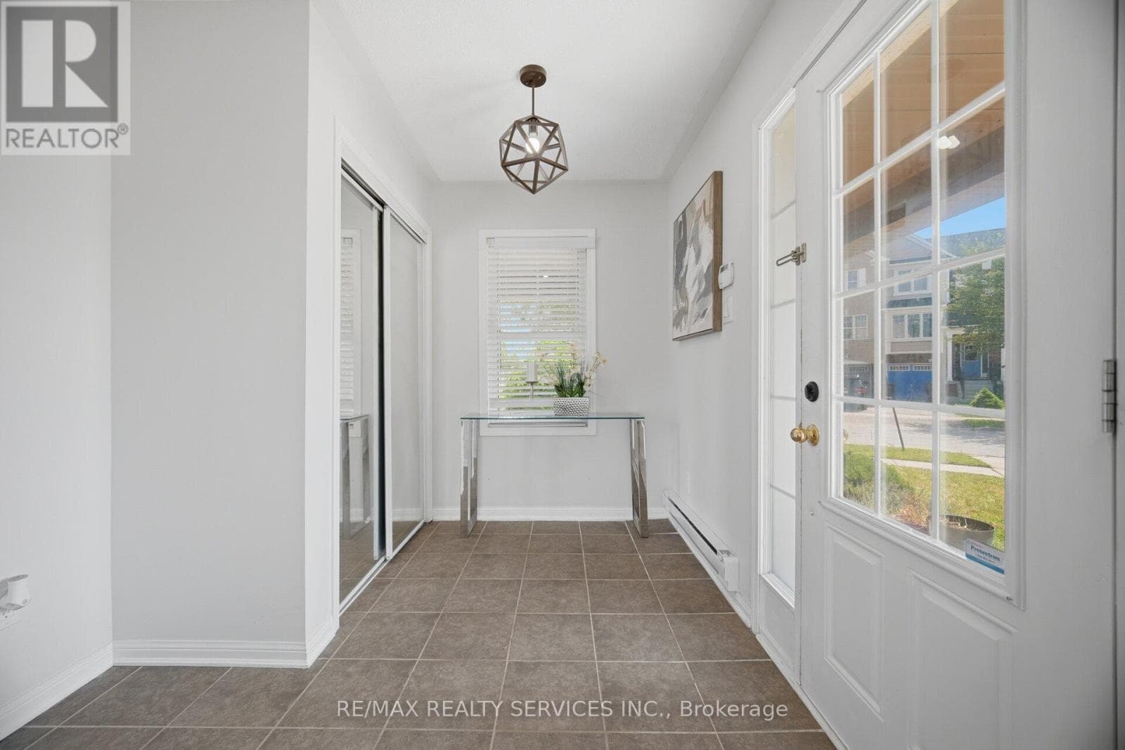 Single Family at 6 Viewforth Road, Brampton (Northwest Brampton), Ontario - Photo 7 - RE/MAX Garden City Realty