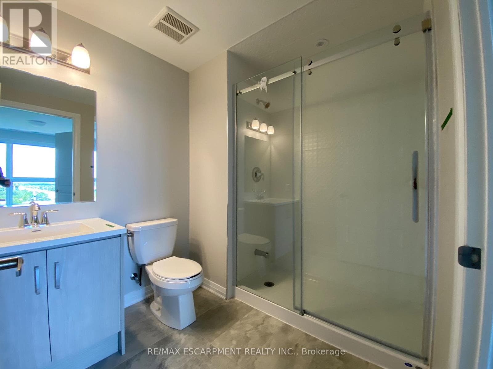 Single Family at 507- 95 Dundas Street, Oakville (GO Glenorchy), Ontario - Photo 10 - RE/MAX Garden City Realty