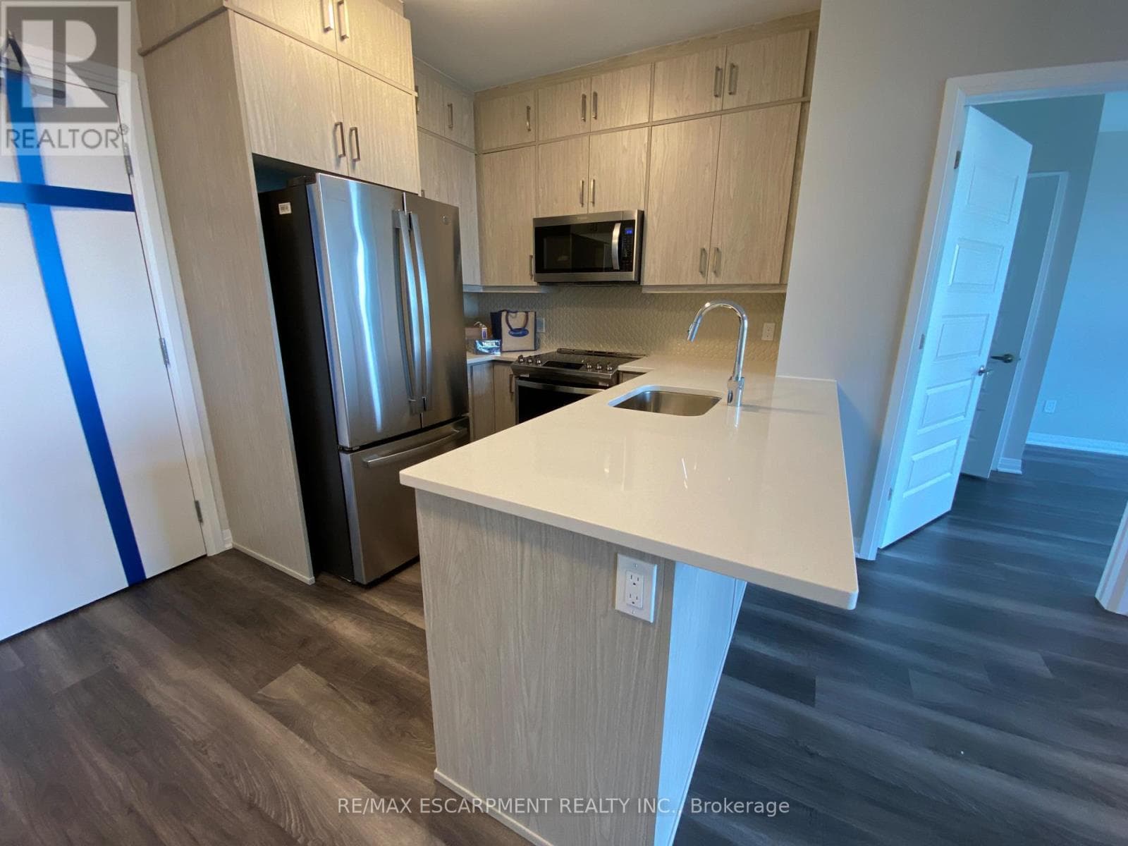 Single Family at 507- 95 Dundas Street, Oakville (GO Glenorchy), Ontario - Photo 7 - RE/MAX Garden City Realty