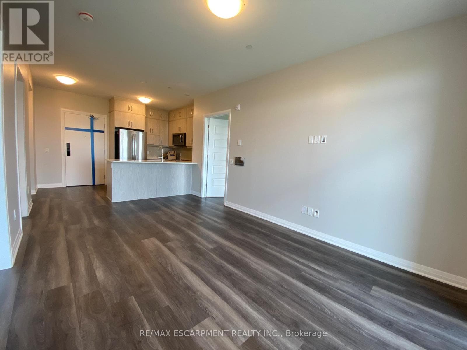 Single Family at 507- 95 Dundas Street, Oakville (GO Glenorchy), Ontario - Photo 9 - RE/MAX Garden City Realty