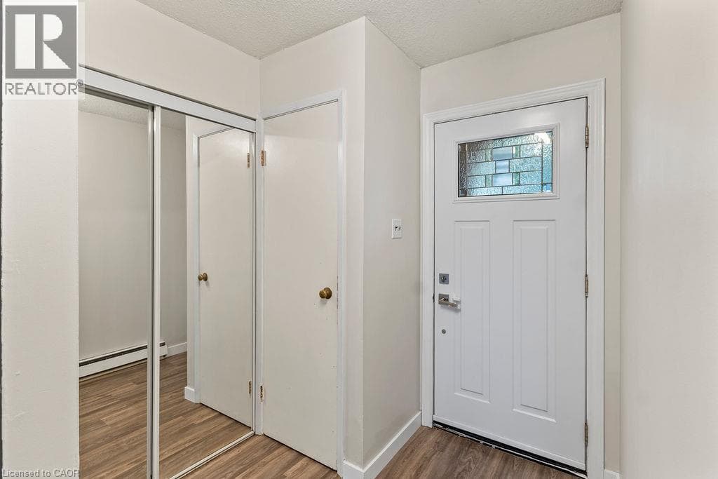 Single Family at 34- 125 LIVINGSTON Avenue, Grimsby, Ontario - Photo 7 - RE/MAX Garden City Realty
