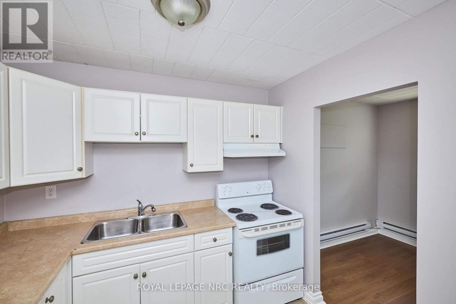 Multi-family at 11- 98 Woodlawn Road, Welland (N. Welland), Ontario - Photo 5 - RE/MAX Garden City Realty