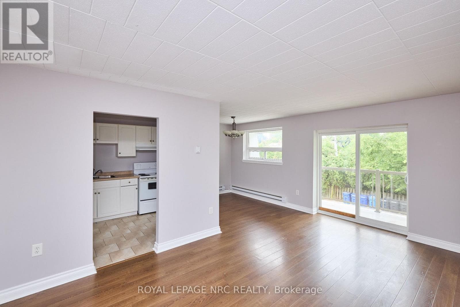 Multi-family at 11- 98 Woodlawn Road, Welland (N. Welland), Ontario - Photo 6 - RE/MAX Garden City Realty