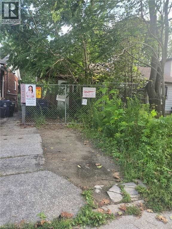 Single Family at 25 BEACHDALE Avenue, Toronto, Ontario - Photo 2 - RE/MAX Garden City Realty