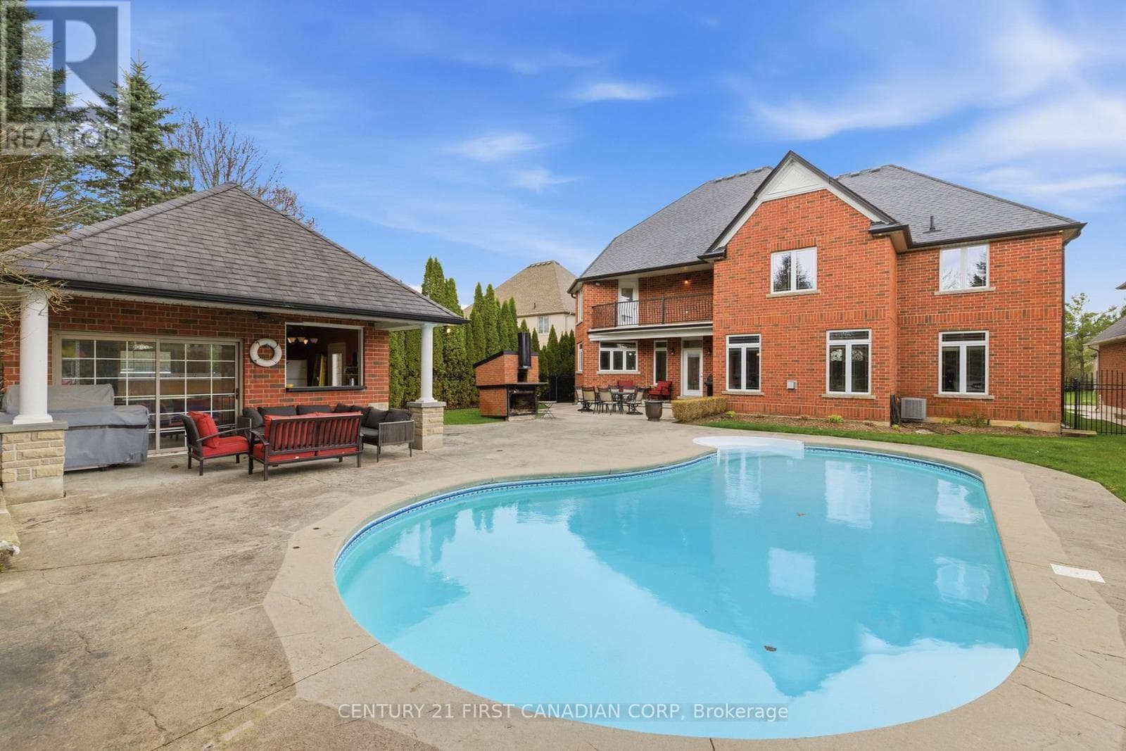 2- 7222 Clayton Walk