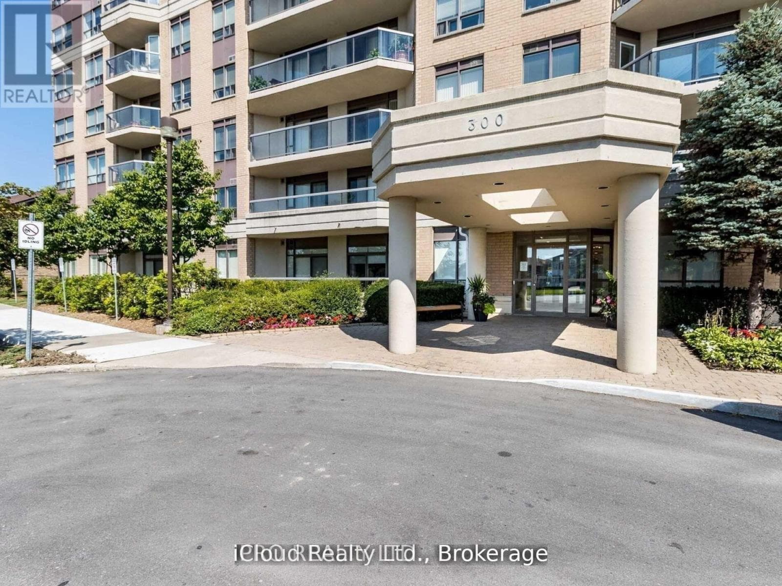 207- 300 Ray Lawson Boulevard