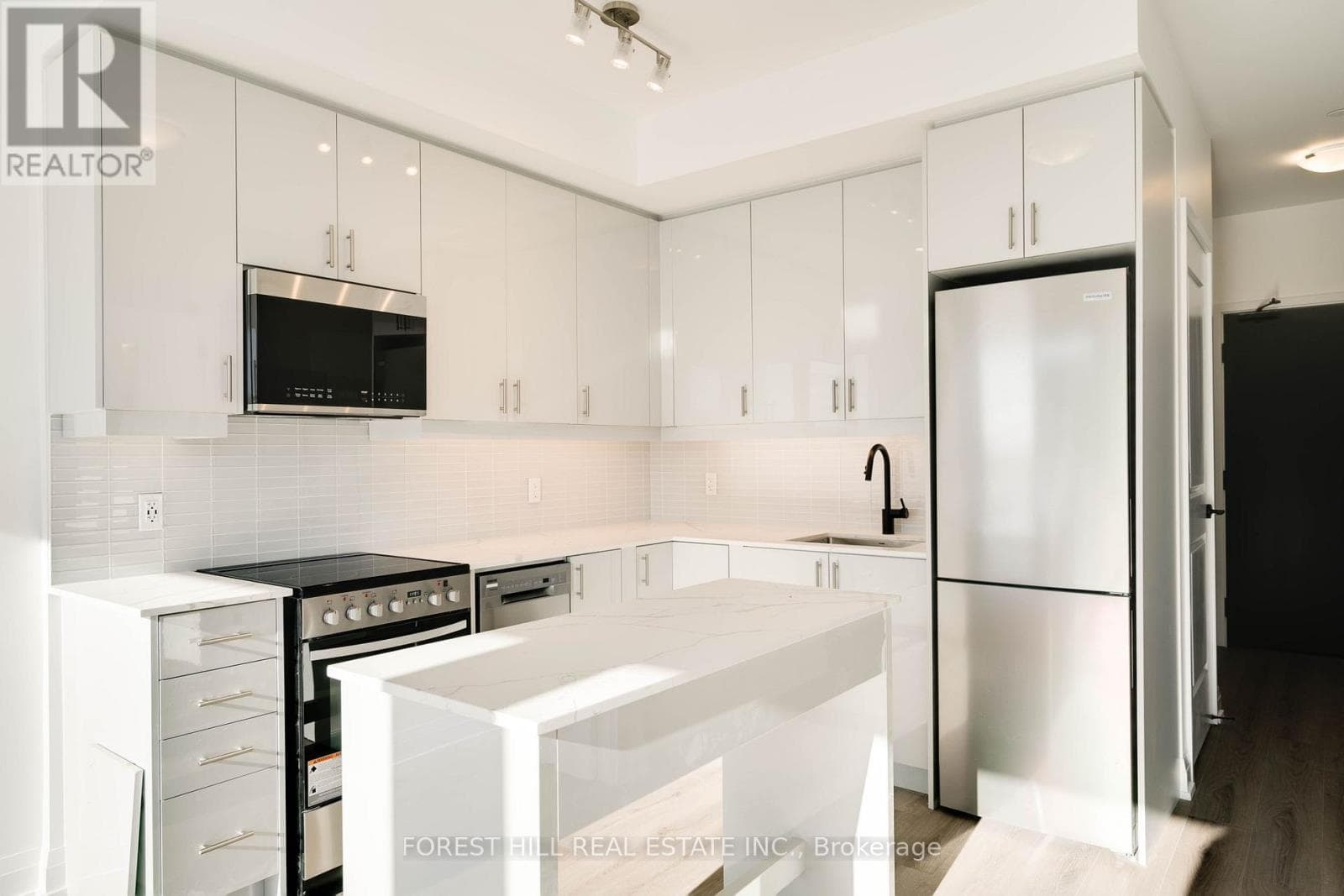Single Family at 807- 2343 Khalsa Gate, Oakville (WM Westmount), Ontario - Photo 4 - RE/MAX Garden City Realty