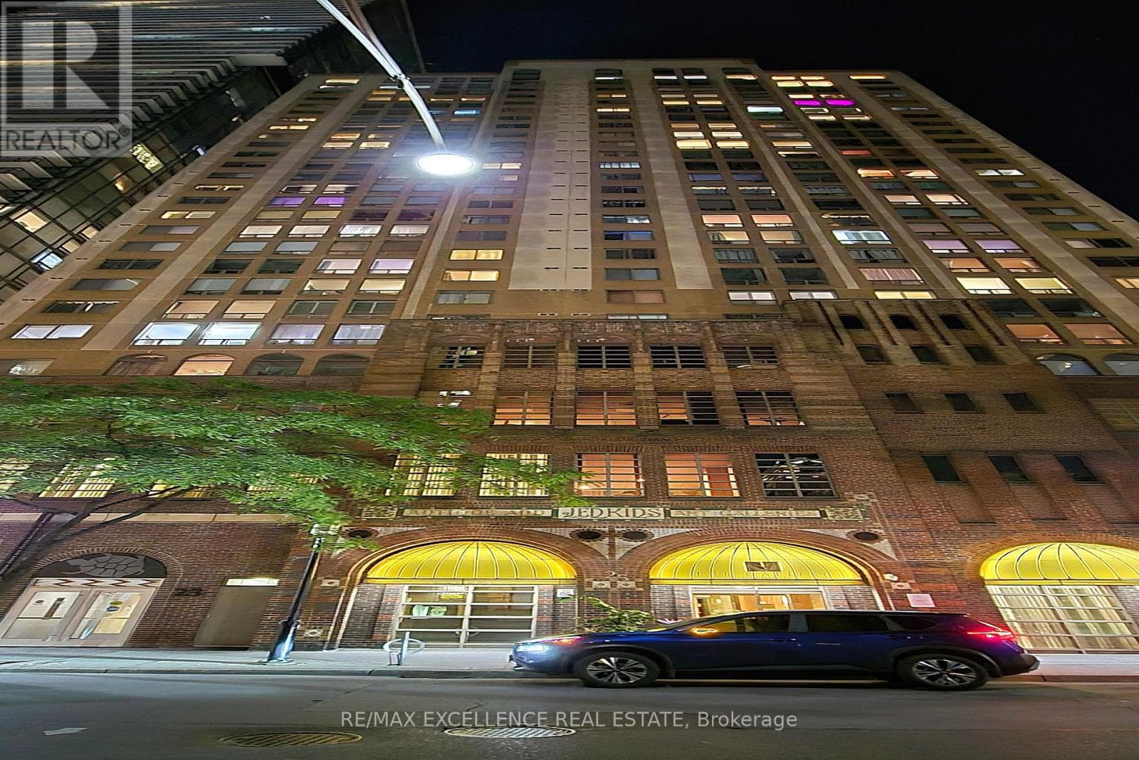 809- 25 Grenville Street