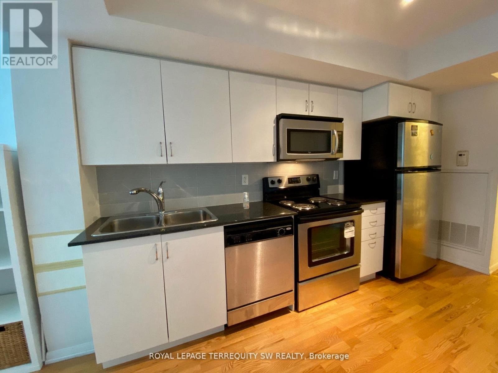 Single Family at 1458- 209 Fort York Boulevard, Toronto (Niagara), Ontario - Photo 3 - RE/MAX Garden City Realty