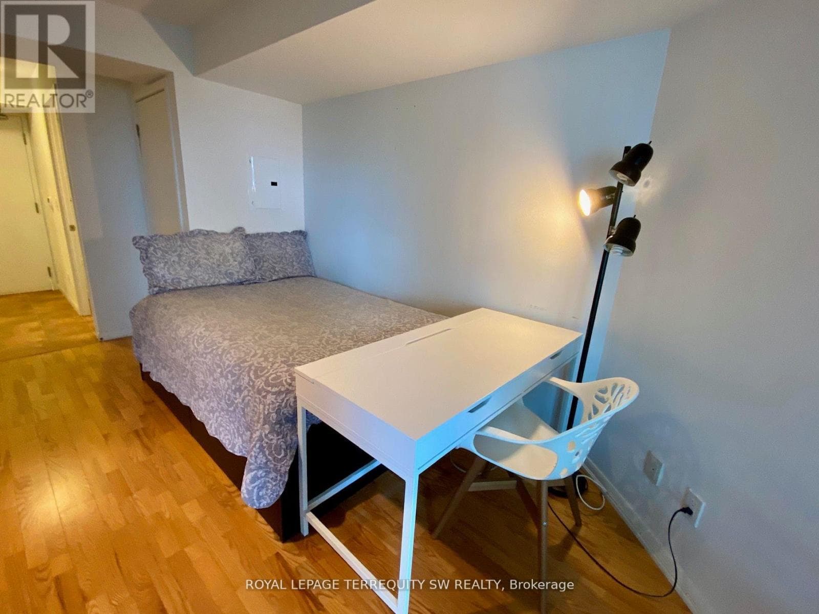Single Family at 1458- 209 Fort York Boulevard, Toronto (Niagara), Ontario - Photo 5 - RE/MAX Garden City Realty