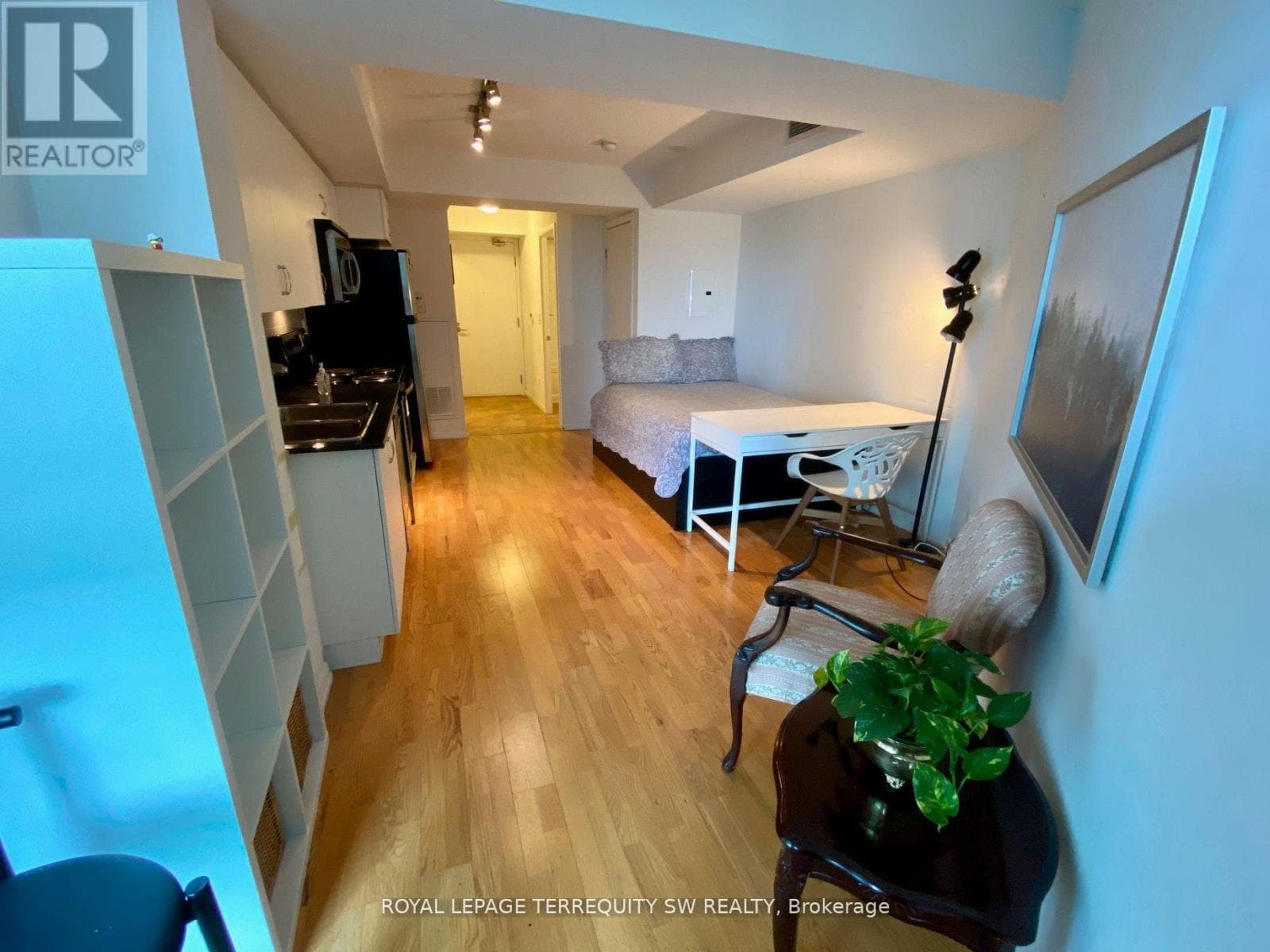 Single Family at 1458- 209 Fort York Boulevard, Toronto (Niagara), Ontario - Photo 7 - RE/MAX Garden City Realty