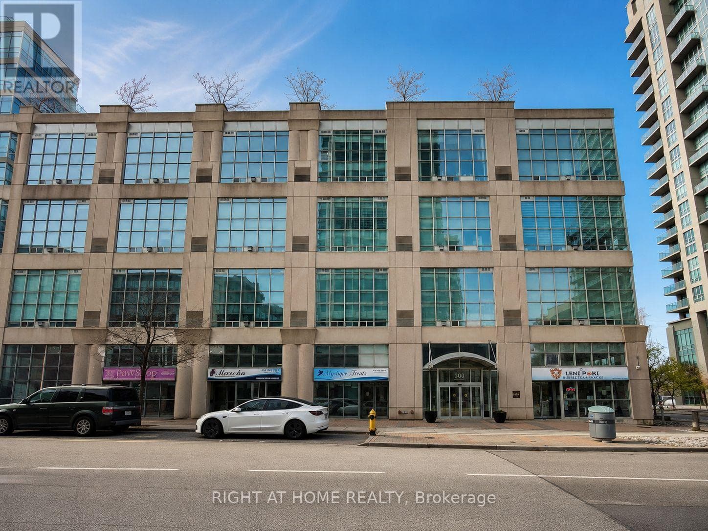 215- 300 Manitoba Street