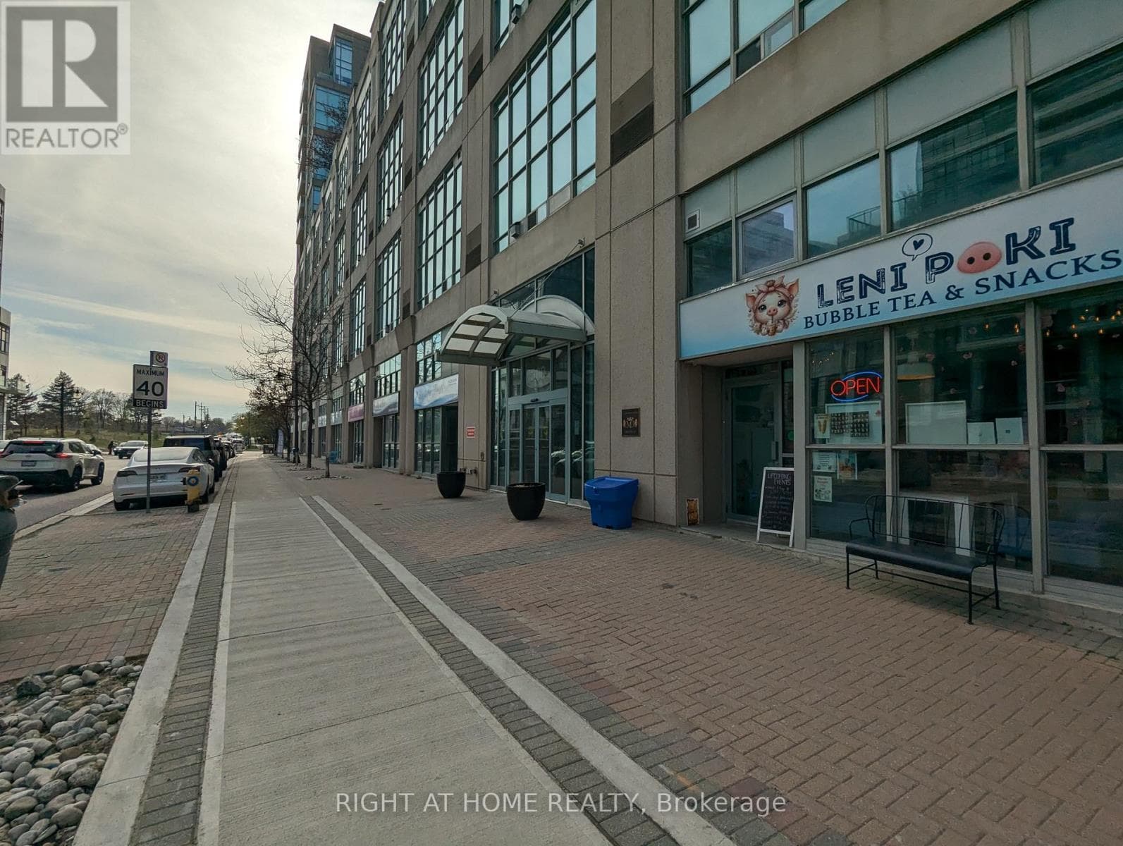 Single Family at 215- 300 Manitoba Street, Toronto (Mimico), Ontario - Photo 4 - RE/MAX Garden City Realty