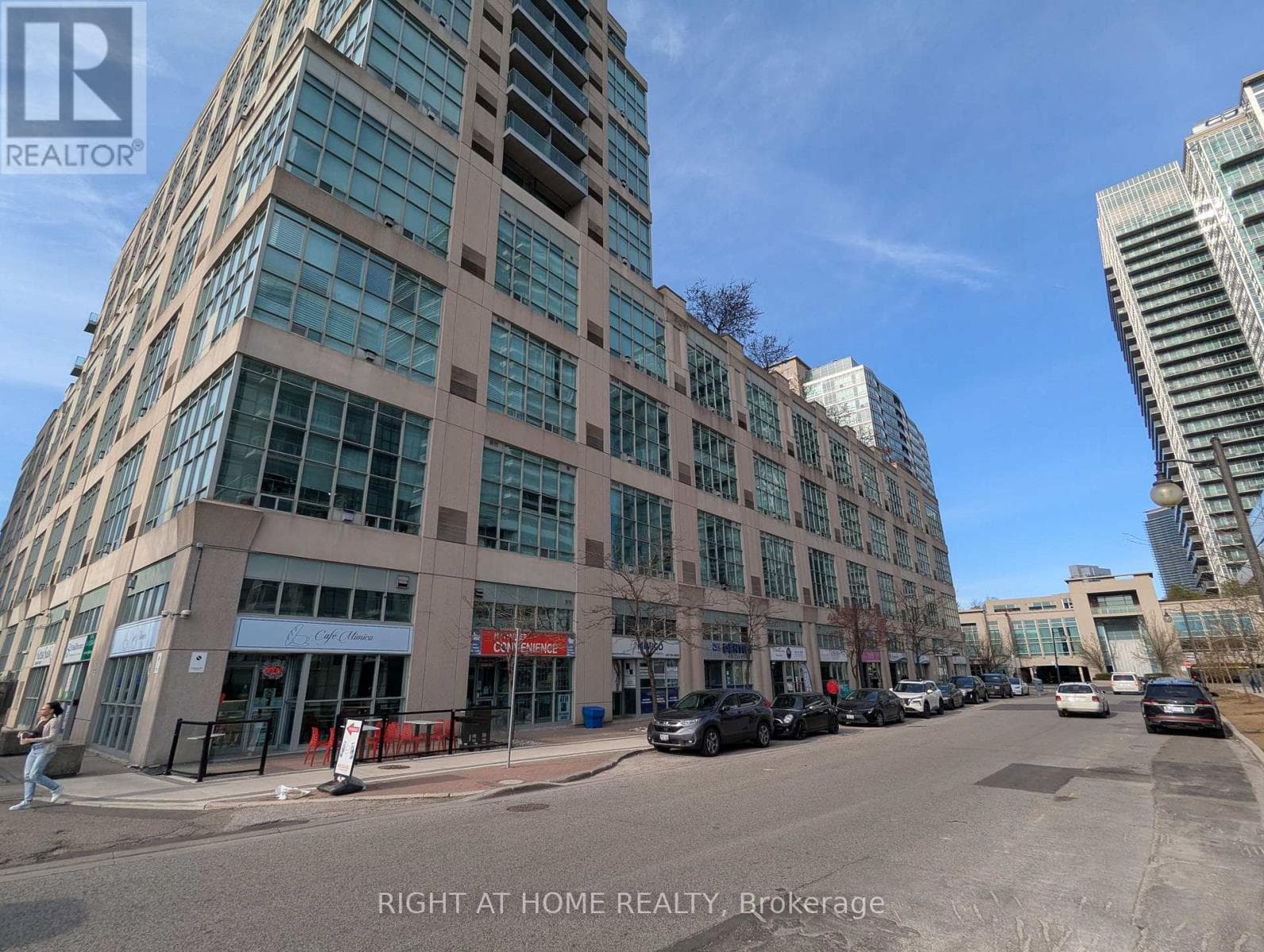 Single Family at 215- 300 Manitoba Street, Toronto (Mimico), Ontario - Photo 5 - RE/MAX Garden City Realty