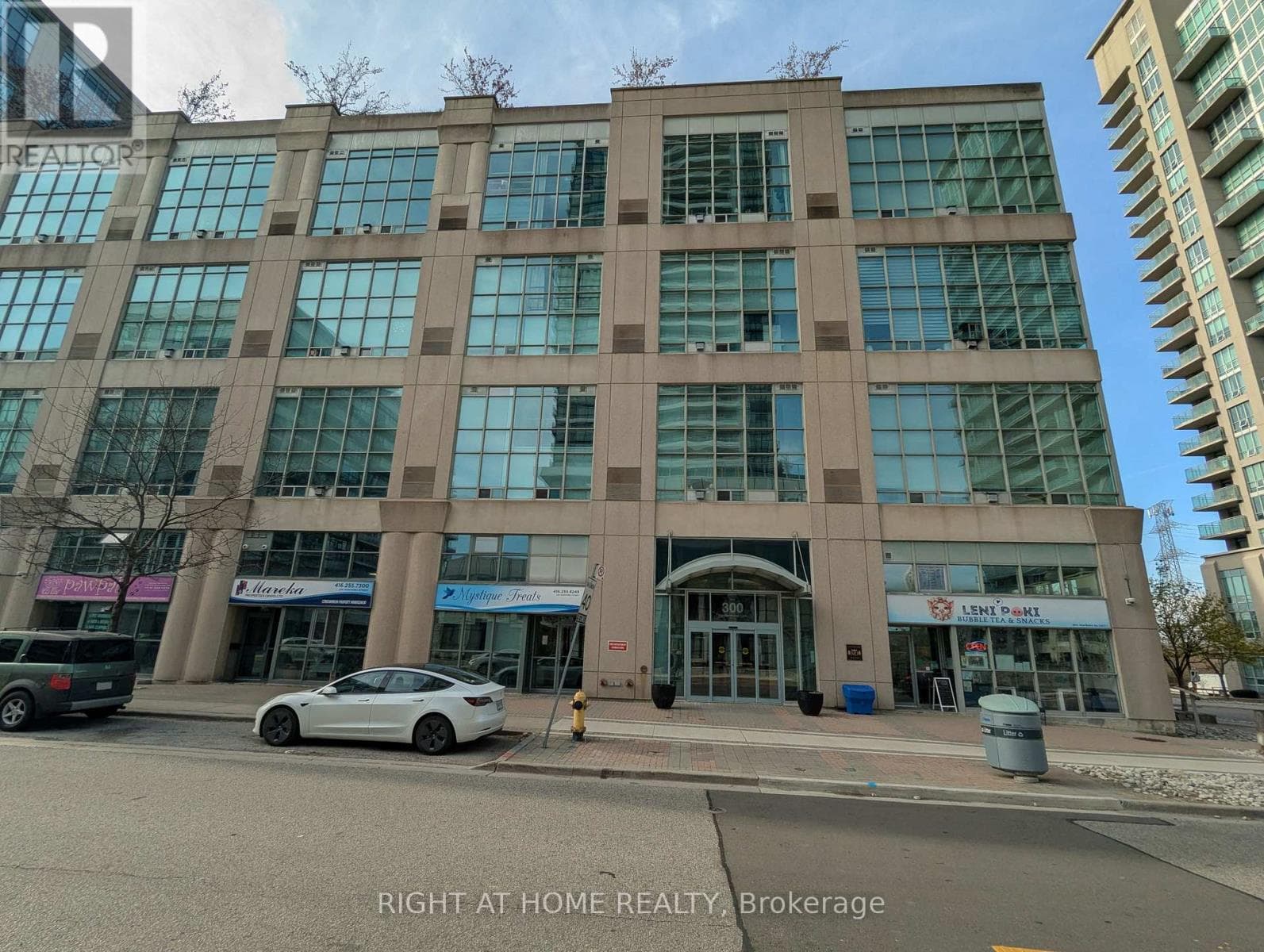 Single Family at 215- 300 Manitoba Street, Toronto (Mimico), Ontario - Photo 6 - RE/MAX Garden City Realty