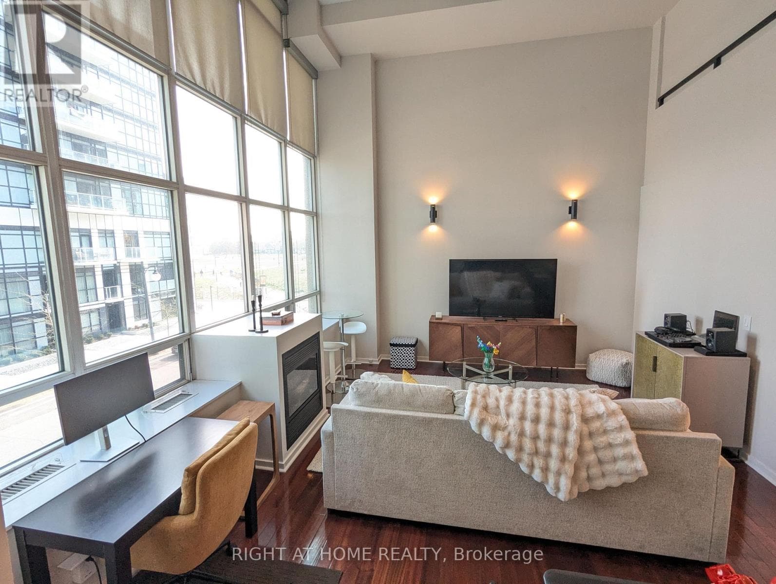 Single Family at 215- 300 Manitoba Street, Toronto (Mimico), Ontario - Photo 9 - RE/MAX Garden City Realty