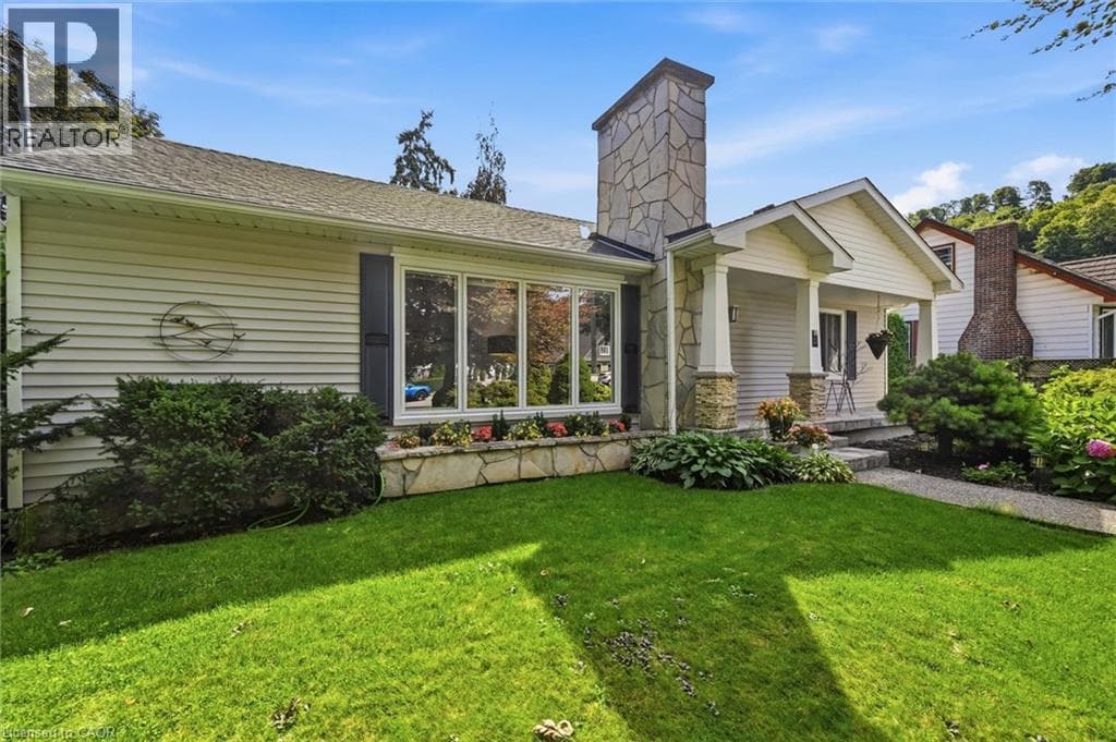 Single Family at 6 KERMAN Avenue, Grimsby, Ontario - Photo 2 - RE/MAX Garden City Realty