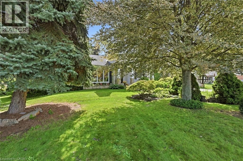Single Family at 6 KERMAN Avenue, Grimsby, Ontario - Photo 3 - RE/MAX Garden City Realty