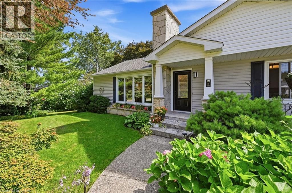 Single Family at 6 KERMAN Avenue, Grimsby, Ontario - Photo 4 - RE/MAX Garden City Realty