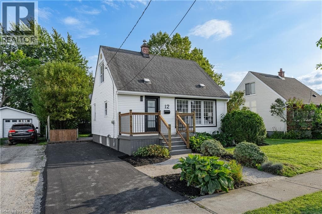 Single Family at 12 ADMIRAL Road, St. Catharines, Ontario - Photo 3 - RE/MAX Garden City Realty
