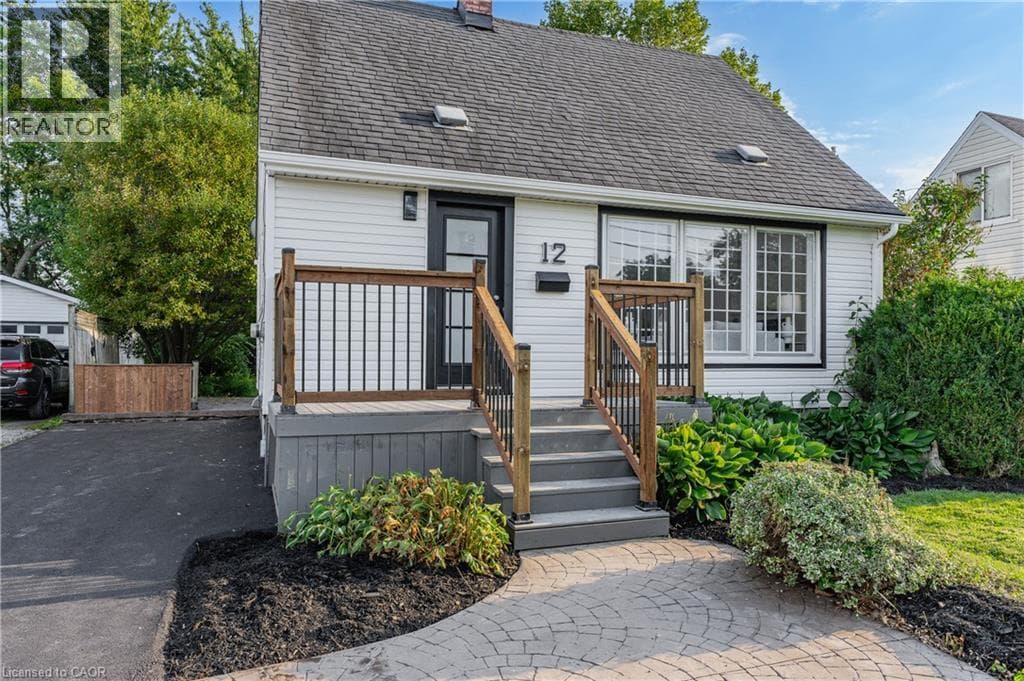 Single Family at 12 ADMIRAL Road, St. Catharines, Ontario - Photo 5 - RE/MAX Garden City Realty