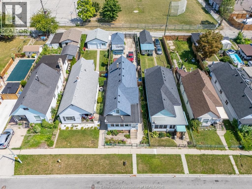 Single Family at 516 Langlois, Windsor, Ontario - Photo 3 - RE/MAX Garden City Realty