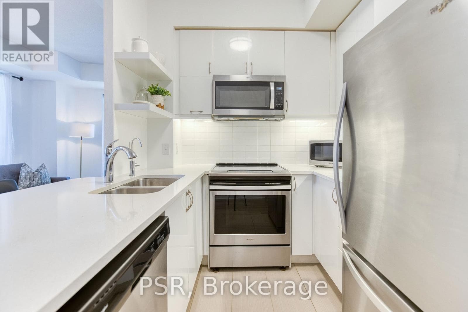 Single Family at 905- 39 Annie Craig Avenue, Toronto (Mimico), Ontario - Photo 5 - RE/MAX Garden City Realty