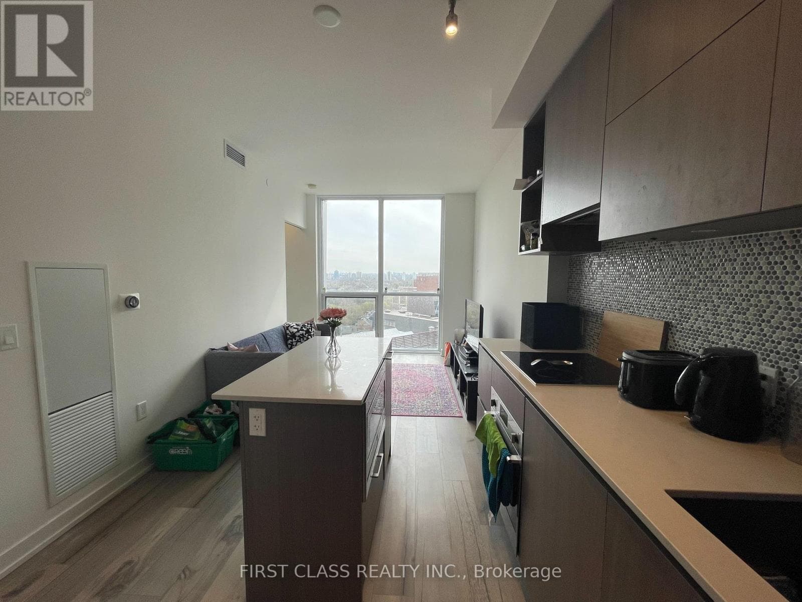 Single Family at 1410- 1 Yorkville Avenue, Toronto (Annex), Ontario - Photo 6 - RE/MAX Garden City Realty