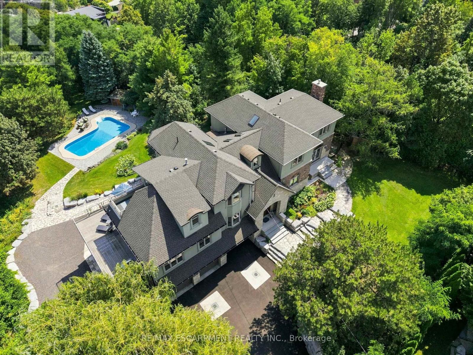 1296 Dundas Street