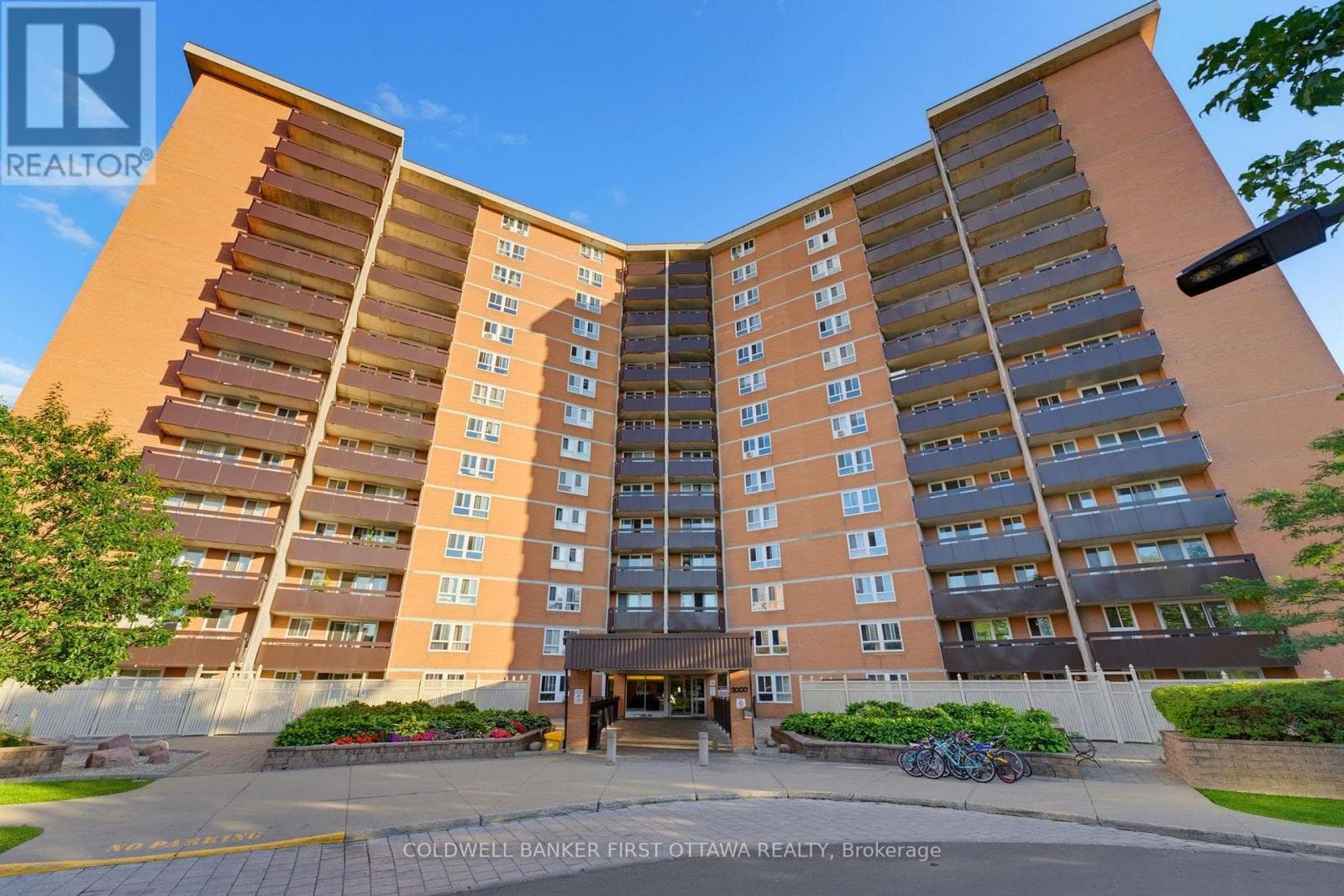 803- 2000 Jasmine Crescent