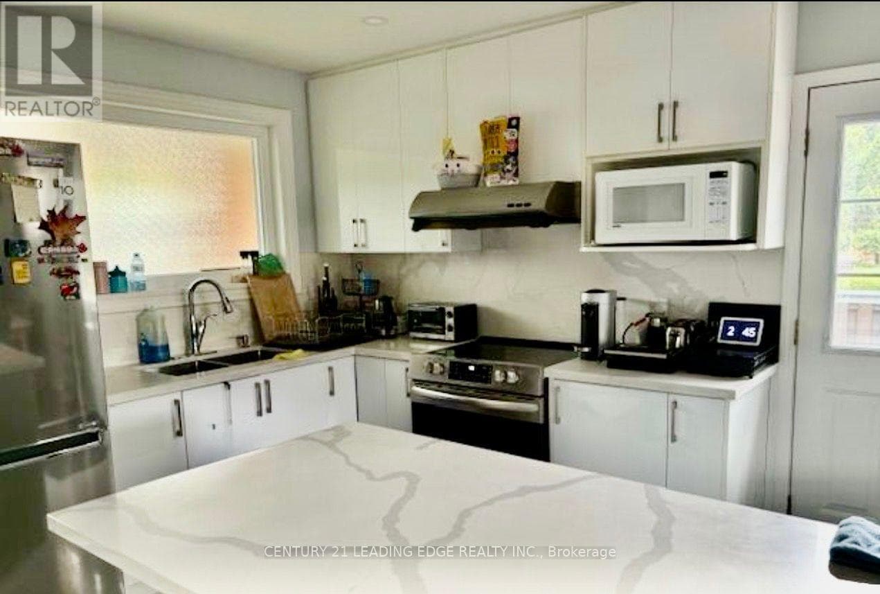 Single Family at 301 Rossland Road, Whitby (Williamsburg), Ontario - Photo 2 - RE/MAX Garden City Realty