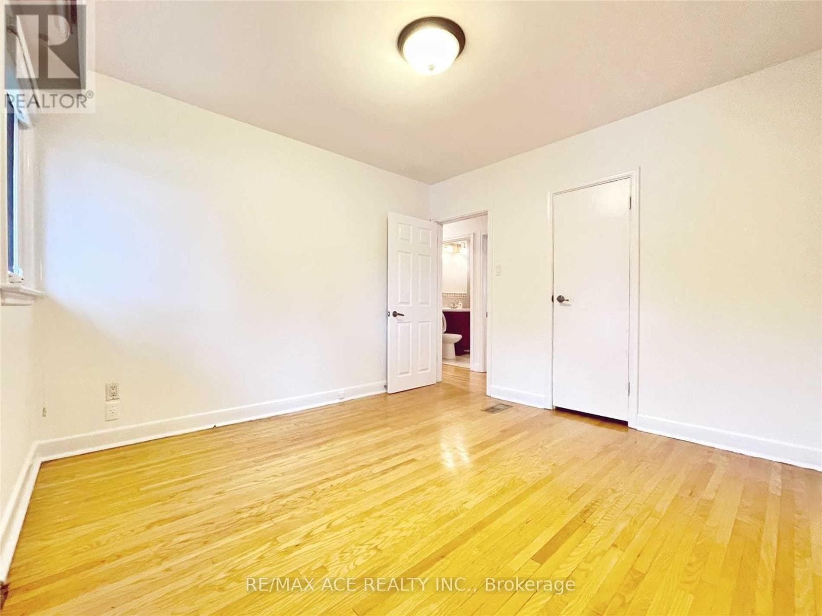 Single Family at Main- 246 Horsham Avenue, Toronto (Willowdale West), Ontario - Photo 10 - RE/MAX Garden City Realty