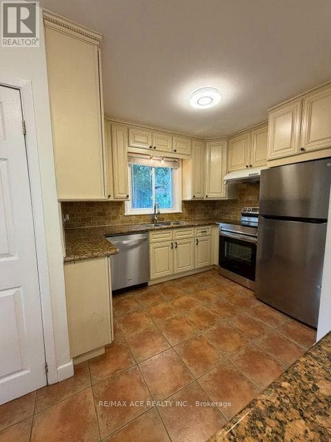 Single Family at Main- 246 Horsham Avenue, Toronto (Willowdale West), Ontario - Photo 7 - RE/MAX Garden City Realty