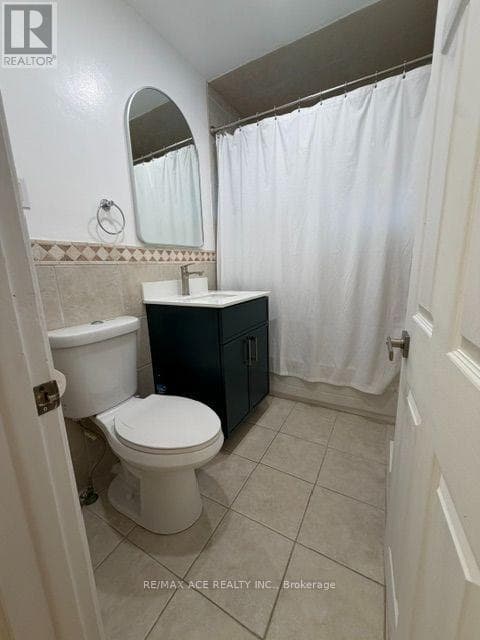 Single Family at Main- 246 Horsham Avenue, Toronto (Willowdale West), Ontario - Photo 9 - RE/MAX Garden City Realty
