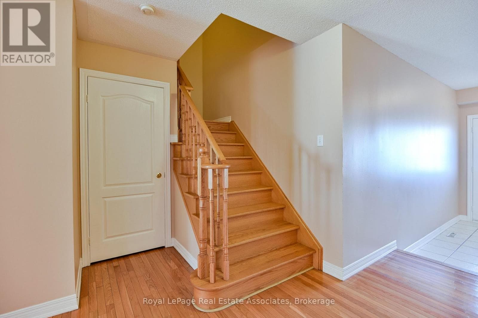Single Family at 354 Oaktree Circle, Mississauga (Meadowvale Village), Ontario - Photo 10 - RE/MAX Garden City Realty