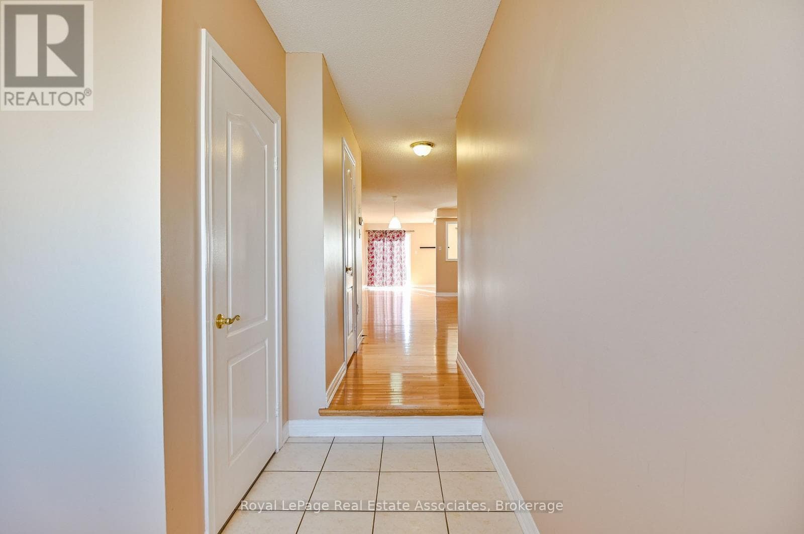 Single Family at 354 Oaktree Circle, Mississauga (Meadowvale Village), Ontario - Photo 2 - RE/MAX Garden City Realty