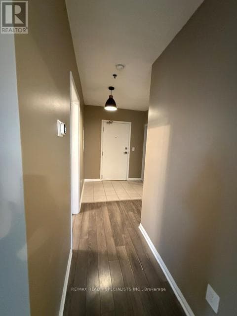 Single Family at 203- 70 BAYCLIFFE Crescent, Brampton (Northwest Brampton), Ontario - Photo 5 - RE/MAX Garden City Realty