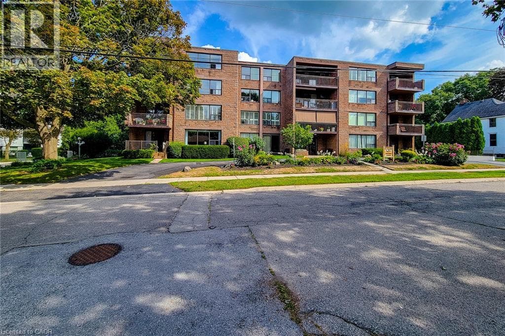 405- 28 ROBINSON Street